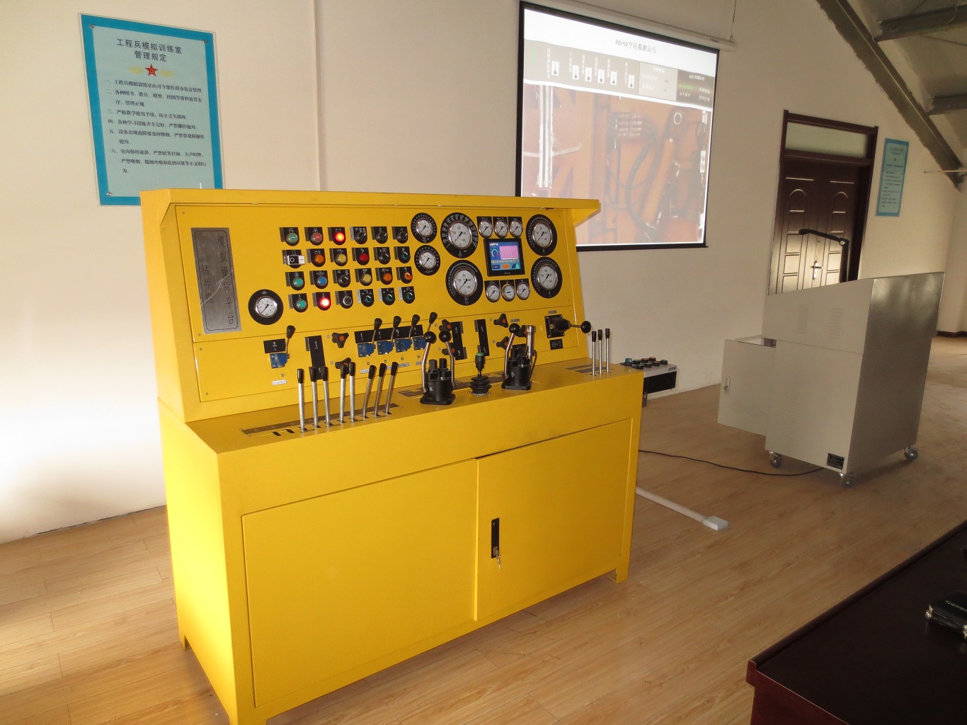 SPC-600st鉆井機(jī)模擬仿真平臺(圖1) 1-1F50Z9145aD.jpg